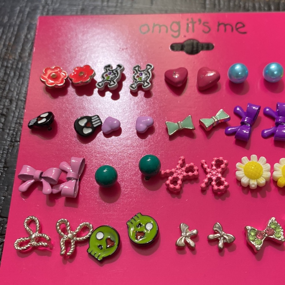 NWT!! 20 Pair Colorful Earring Set with Fun Designs! - Picture 4 of 4